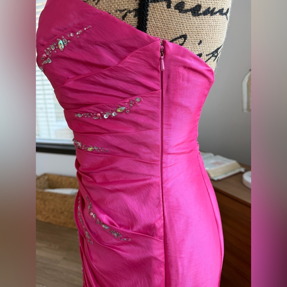Elegant Pink Strapless Evening Gown - Picture 4 of 6